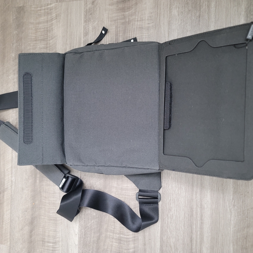 Incase Field Bag - Picture 2 of 5
